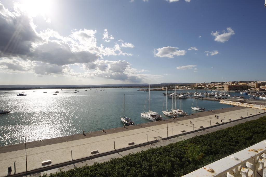 Ortigia Camere Con Vista Da Giulio B&B Syracuse Exterior photo