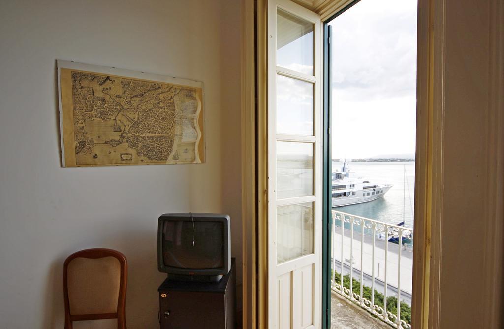 Ortigia Camere Con Vista Da Giulio B&B Syracuse Exterior photo