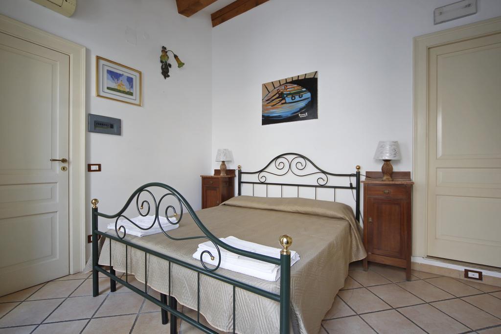 Ortigia Camere Con Vista Da Giulio B&B Syracuse Exterior photo