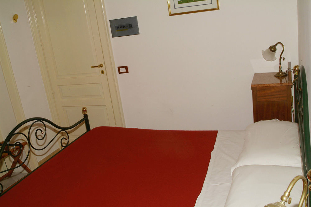 Ortigia Camere Con Vista Da Giulio B&B Syracuse Exterior photo