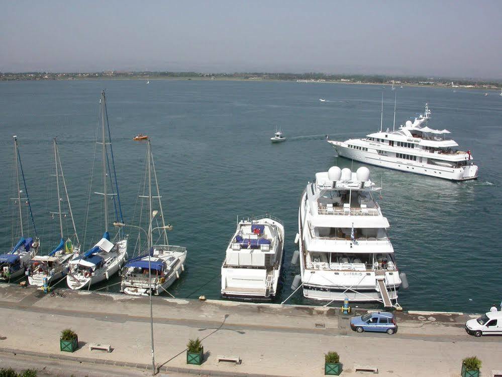 Ortigia Camere Con Vista Da Giulio B&B Syracuse Exterior photo