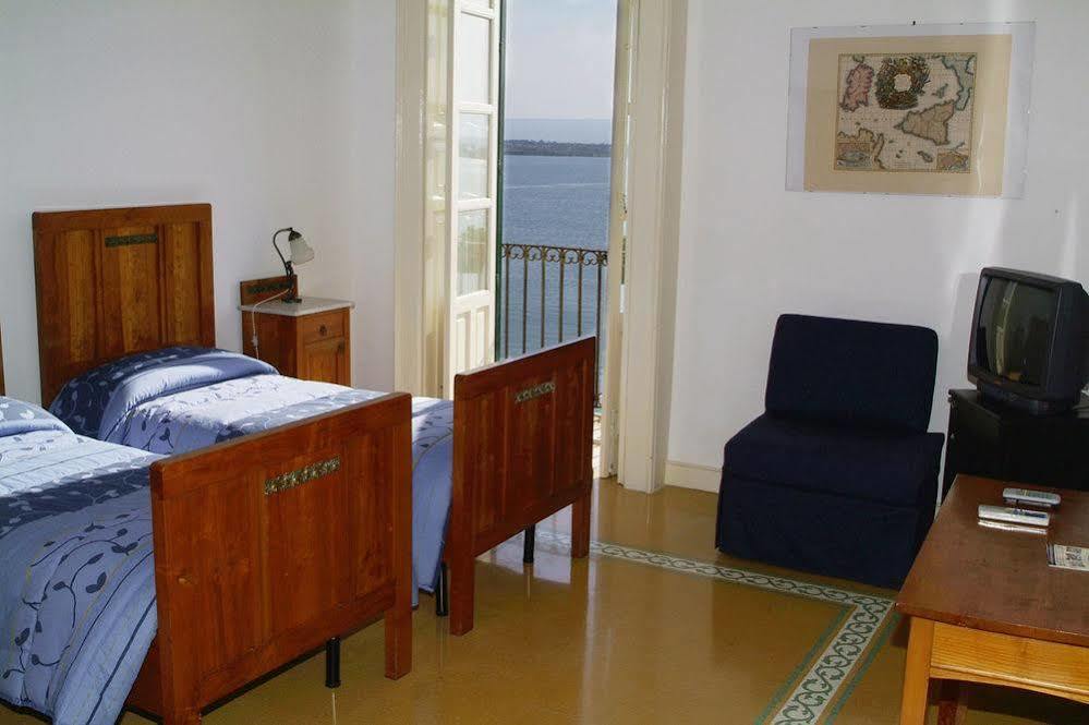 Ortigia Camere Con Vista Da Giulio B&B Syracuse Exterior photo